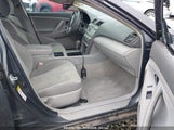 TOYOTA CAMRY LE 4T1BE46K19U351611 снимка