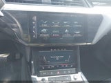 AUDI E-TRON PREMIUM QUATTRO WA1AAAGE6NB027461 снимка