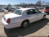 LINCOLN TOWN CAR SIGNATURE 1LNFM82W7WY681858 снимка