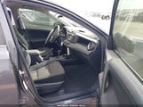Toyota Rav4 Le JTMZFREV5GJ098557 снимка