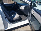 TOYOTA COROLLA LE 5YFBURHE2HP636535 снимка