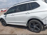 VOLKSWAGEN TIGUAN 2.0T SE R-LINE BLACK 3VVCB7AX5RM053896 photo
