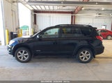 TOYOTA RAV4 LIMITED JTMDF4DV8AD033495 снимка