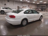 VOLKSWAGEN PASSAT 2.5L S 1VWAP7A33DC040480 снимка