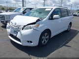 TOYOTA SIENNA LE 8 PASSENGER 5TDKZ3DC3HS852937 снимка