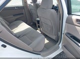 TOYOTA CAMRY LE 4T1BE32K85U435323 снимка