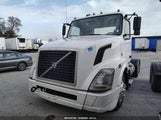 VOLVO VNL 4V4NC9DG9HN983563 снимка