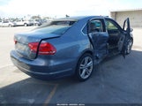VOLKSWAGEN PASSAT 2.0L TDI SE 1VWBV7A30FC070551 photo