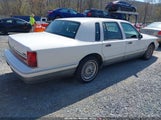 LINCOLN TOWN CAR SIGNATURE/TOURNAMENT 1LNLM82W9RY690746 снимка