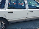LINCOLN TOWN CAR SIGNATURE/TOURNAMENT 1LNLM82W9RY690746 photo