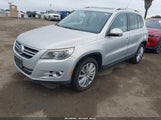VOLKSWAGEN TIGUAN S/SE/SE W/LEATHER/SEL/WOLFSBURG WVGBV7AX2AW515073 fotografie