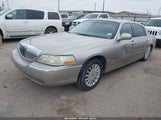 LINCOLN TOWN CAR SIGNATURE 1LNHM82W83Y704682 photo