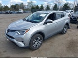 TOYOTA RAV4 XLE 2T3WFREV9JW410102 снимка