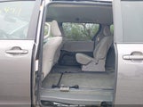 TOYOTA SIENNA LE 8 PASSENGER 5TDKZ3DC6HS881378 снимка