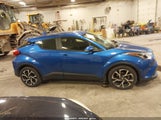 TOYOTA C-HR XLE JTNKHMBX0K1042342 fotografie