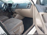 VOLKSWAGEN TIGUAN S WVGBV7AX6AW521541 photo