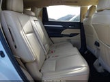 TOYOTA HIGHLANDER XLE 5TDKZRFH7KS559805 снимка