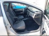 TOYOTA COROLLA LE 5YFBURHE8JP795470 снимка