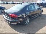 VOLKSWAGEN PASSAT 2.0T R-LINE/2.0T S 1VWAA7A33JC042324 photo