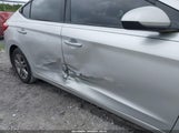 HYUNDAI ELANTRA SEL 5NPD84LF1JH317405 photo