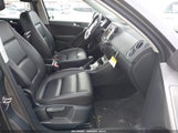 VOLKSWAGEN TIGUAN S WVGBV7AX9GW550914 fotografie