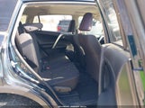 TOYOTA RAV4 XLE JTMRFREV1JJ180499 снимка