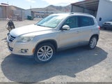 VOLKSWAGEN TIGUAN WOLFSBURG EDITION WVGBV7AX7AW532841 photo
