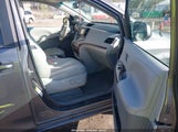 TOYOTA SIENNA XLE V6 8 PASSENGER 5TDYK3DC5ES475750 fotografie