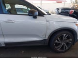 VOLVO XC40 T4 R-DESIGN YV4AC2HM1L2345896 снимка