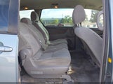 TOYOTA SIENNA LE 5TDKK4CC3AS327684 снимка