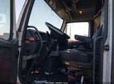 VOLVO VN VNL 4V4NC9TG4BN299397 снимка