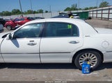 LINCOLN TOWN CAR SIGNATURE 1LNHM81W84Y652859 photo