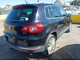 VOLKSWAGEN TIGUAN S/SE/SEL/WOLFSBURG EDITION WVGBV9AXXAW508867 photo
