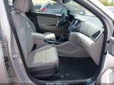 HYUNDAI TUCSON VALUE KM8J3CA20JU678220 снимка