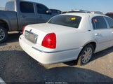 LINCOLN TOWN CAR SIGNATURE LIMITED 2LNBL8CV9AX620740 photo