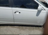 TOYOTA CAMRY LE 4T1BE32K52U048336 снимка