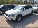 VOLKSWAGEN TIGUAN 2.0T SE/2.0T SEL/2.0T SEL R-LINE/2.0T SEL R-LINE BLACK 3VV3B7AX5KM194120 photo
