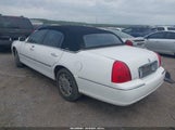 LINCOLN TOWN CAR SIGNATURE LIMITED 2LNHM82V48X640347 снимка