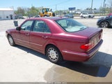 MERCEDES-BENZ E 320 WDBJF65J1YB018240 снимка