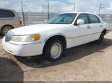 Lincoln Town Car Executive 1LNHM81W7YY932830 снимка