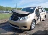 TOYOTA SIENNA LE V6 8 PASSENGER 5TDKK3DC1DS299462 fotografie