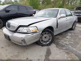 LINCOLN TOWN CAR SIGNATURE LIMITED 2LNHM82V98X652123 photo