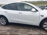 TESLA MODEL Y LONG RANGE DUAL MOTOR ALL-WHEEL DRIVE/RWD 7SAYGDEDXRF035969 снимка