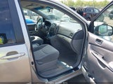 TOYOTA SIENNA LE 5TDKK4CC0AS325830 снимка