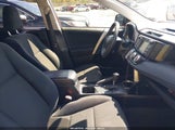TOYOTA RAV4 LE JTMBFREV2JD228186 снимка