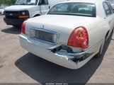 LINCOLN TOWN CAR ULTIMATE 1LNHM83W04Y604592 снимка