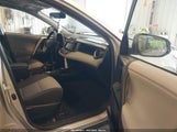 TOYOTA RAV4 XLE JTMRFREV6D5022107 снимка