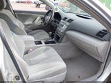 TOYOTA CAMRY LE 4T1BE46K77U032047 снимка