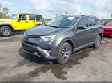 TOYOTA RAV4 XLE JTMWFREV9JD132847 снимка