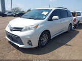 TOYOTA SIENNA XLE PREMIUM 8 PASSENGER 5TDYZ3DC1JS930051 photo